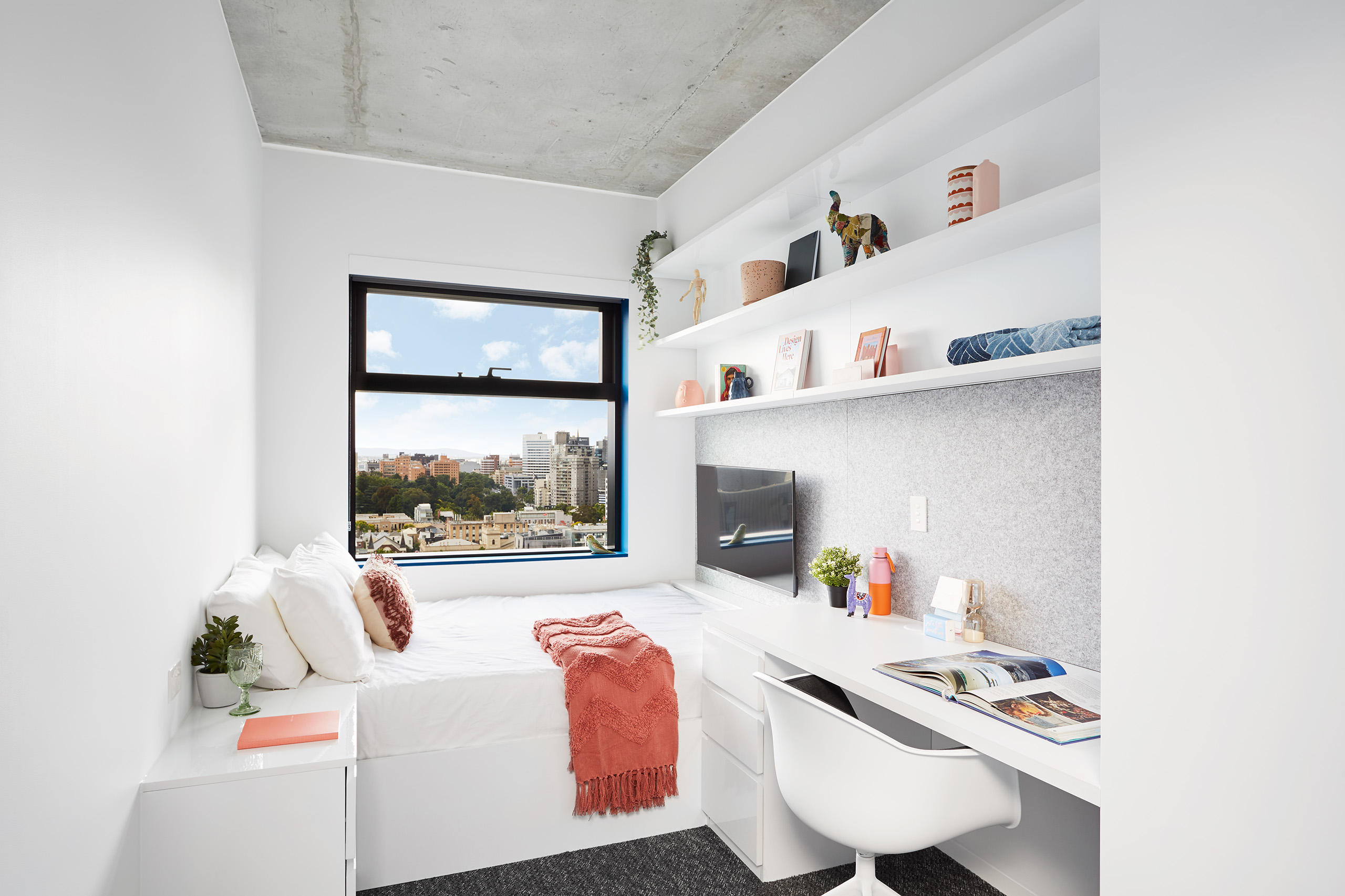 THERE’S LIVING. AND THERE’S SCAPE CARLTON LIVING.<br />