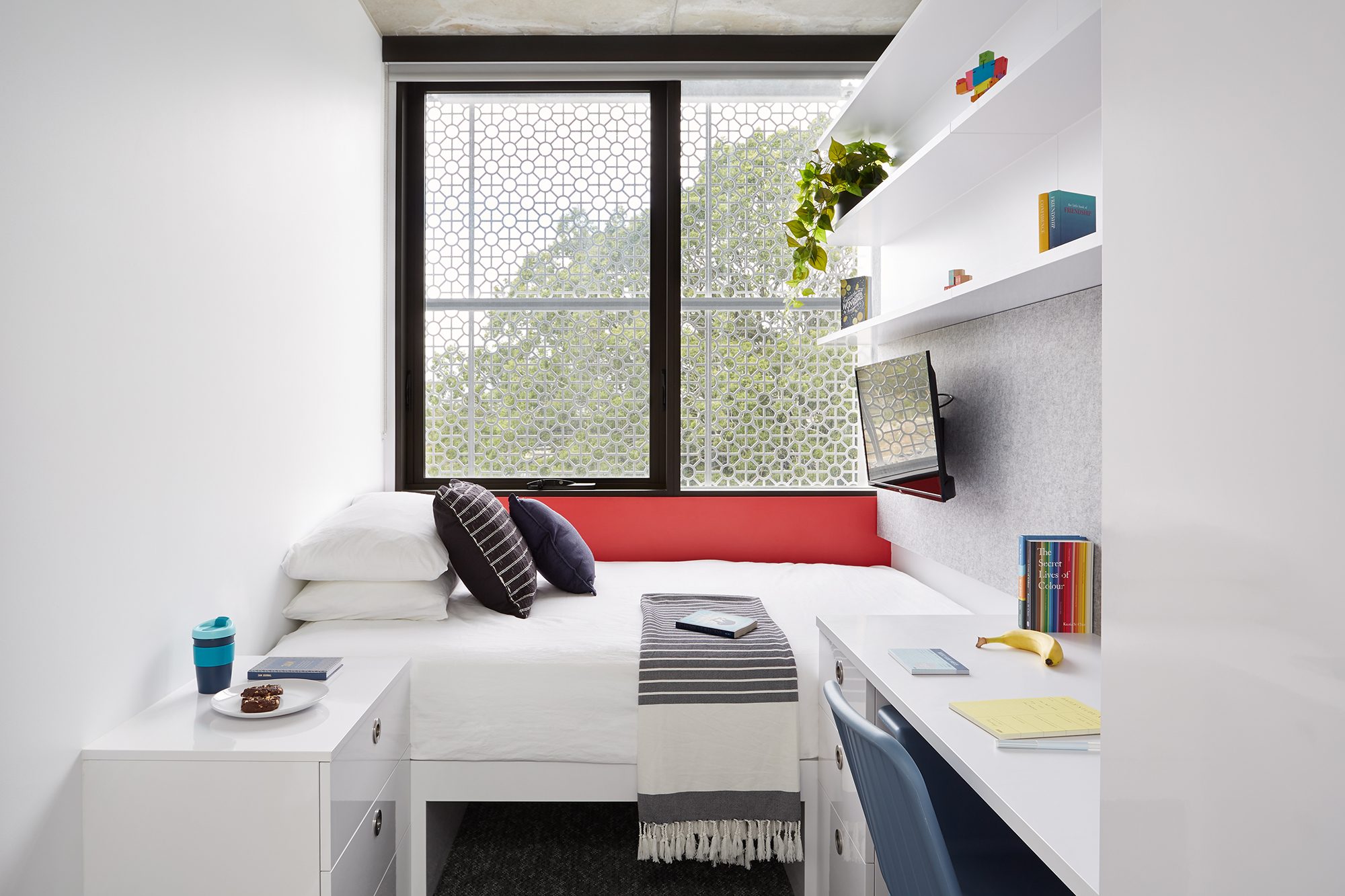 NEW ROOM.<br />
NEW WORLD.<br />